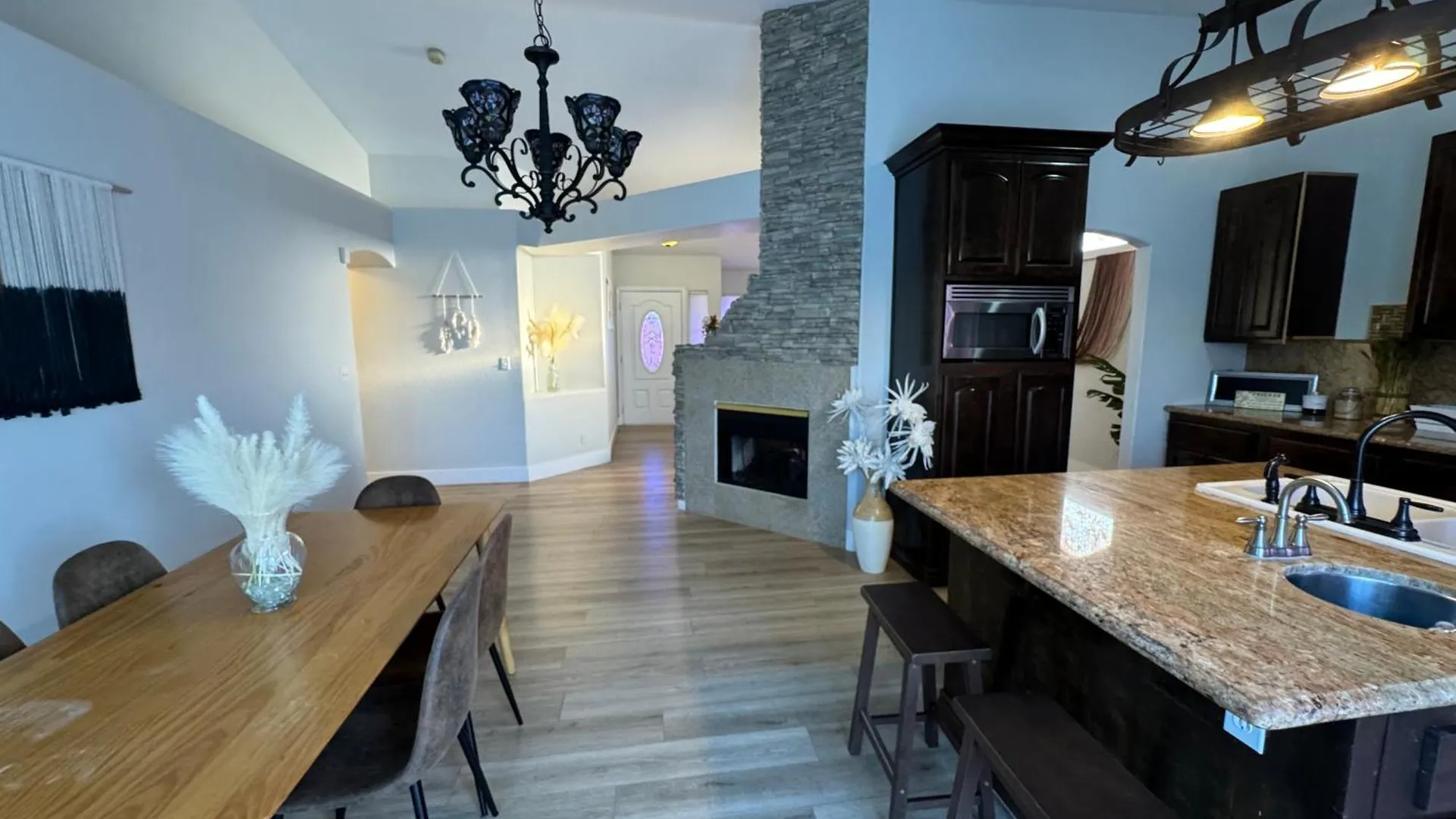 Boho Haus - Three Bedrooms House In Las Vegas
