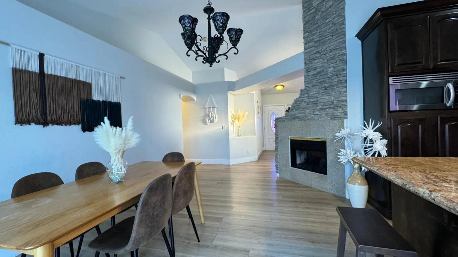 Boho Haus - Three Bedrooms House In Las Vegas
